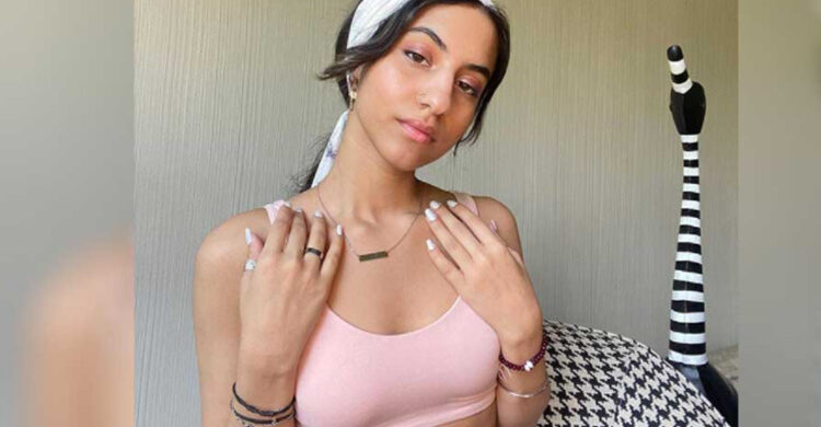 শাহরুখের মেয়ে সুহানার সাথে কে এই সুন্দরী?