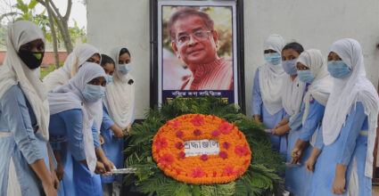 হুমায়ূন আহমেদ পাখির মুখ দিয়ে রাজাকারকে রাজাকার বলেছেন