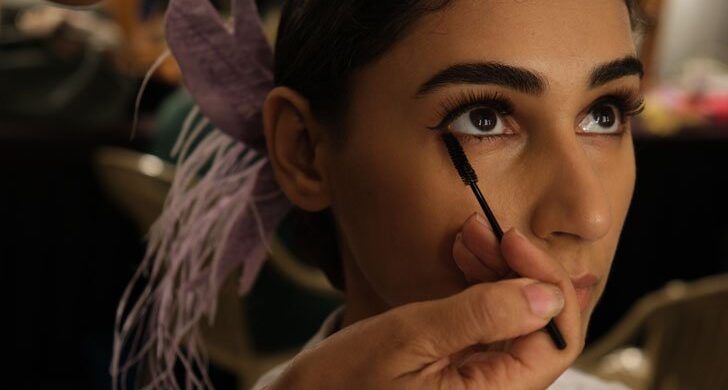 চোখের পাতা লম্বা ও ঘন করার ঘরোয়া ৬ উপায়