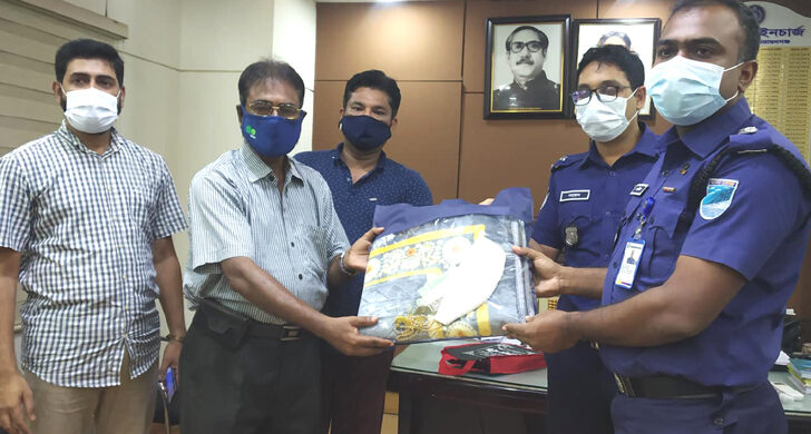 রূপগঞ্জে পুলিশ সদস্যকে রাজকীয় বিদায়