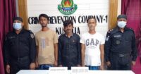 ঠিকাদারকে প্রকাশ্যে হাতুড়িপেটা, তিন যুবক আটক