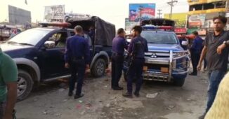 মাদারীপুরে প্রতিপক্ষের তাণ্ডব: সাংবাদিকের বাড়িসহ দোকানপাটে লুটপাট-অগ্নিসংযোগ, আহত ১০