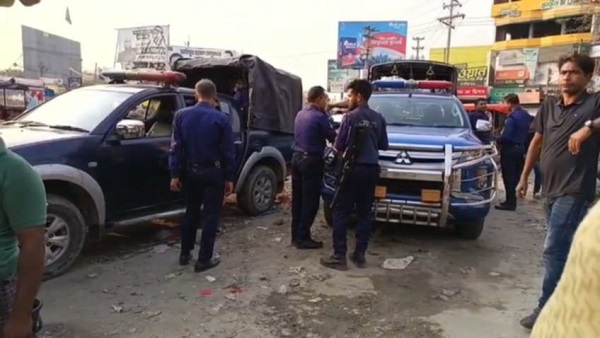 মাদারীপুরে প্রতিপক্ষের তাণ্ডব: সাংবাদিকের বাড়িসহ দোকানপাটে লুটপাট-অগ্নিসংযোগ, আহত ১০