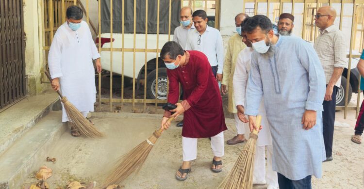 মাদারীপুরে ডেঙ্গু প্রতিরোধে সমন্বিত পরিচ্ছন্নতা অভিযান; প্রধান অতিথি জাহান্দার আলী জাহান এমপি