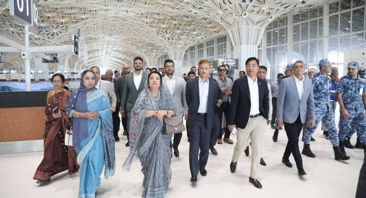 প্রবাসীবান্ধব সেবা নিশ্চিত করতে বেবিচক কর্মকর্তা-কর্মচারীদের নির্দেশনা, অনিয়ম রোধে জিরো টলারেন্স নীতি অনুসরণের আহ্বান বিমান মন্ত্রী ও প্রতিমন্ত্রীর