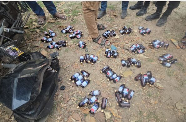 র‌্যাবের অভিযানে মোটরসাইকেলের ট্যাংকিতে লুকানো ৯২ বোতল ফেনসিডিল উদ্ধার, মাদক ব্যাবসাযী আটক