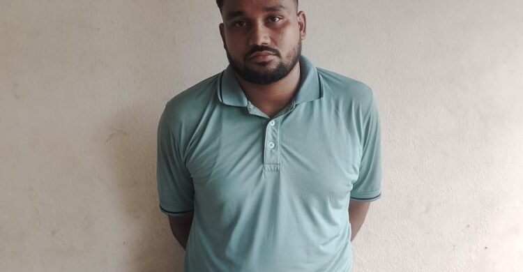 ডিবি পরিচয়ে ব্যবসায়ীর বাড়িতে হামলা ও লুটপাটের অভিযোগ