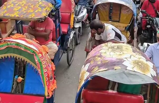 বরগুনায় ব্যাটারিচালিত অটোরিকশার দৌরাত্ম্য, ঘন ঘন লোডশেডিংয়ে অতিষ্ঠ জনজীবন